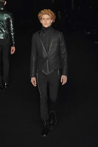 Look 10
